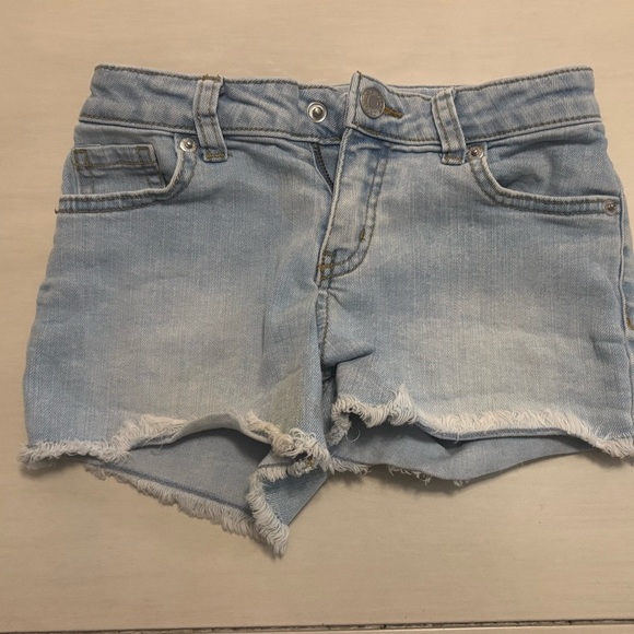 Cat & Jack Denim Shorts Girls 6/7 Light Wash Frayed Hem Ultimate Stretch - Picture 1 of 4